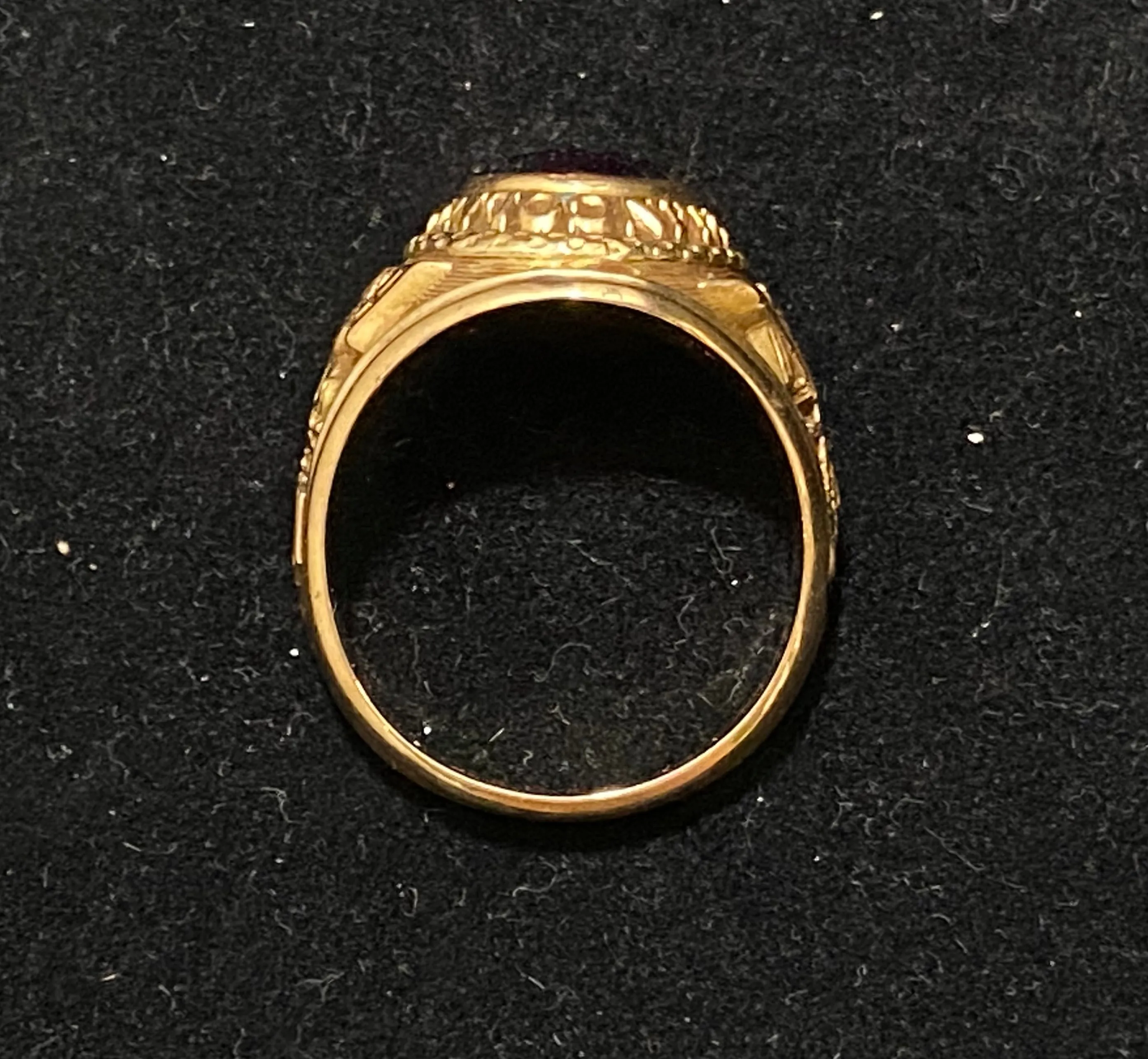 1970 Lincoln High School Class Ring in Solid Yellow Gold with Amethyst - $7K Appraisal Value w/CoA}