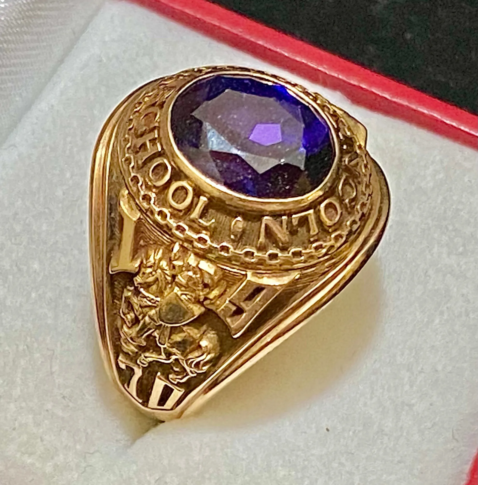 1970 Lincoln High School Class Ring in Solid Yellow Gold with Amethyst - $7K Appraisal Value w/CoA}