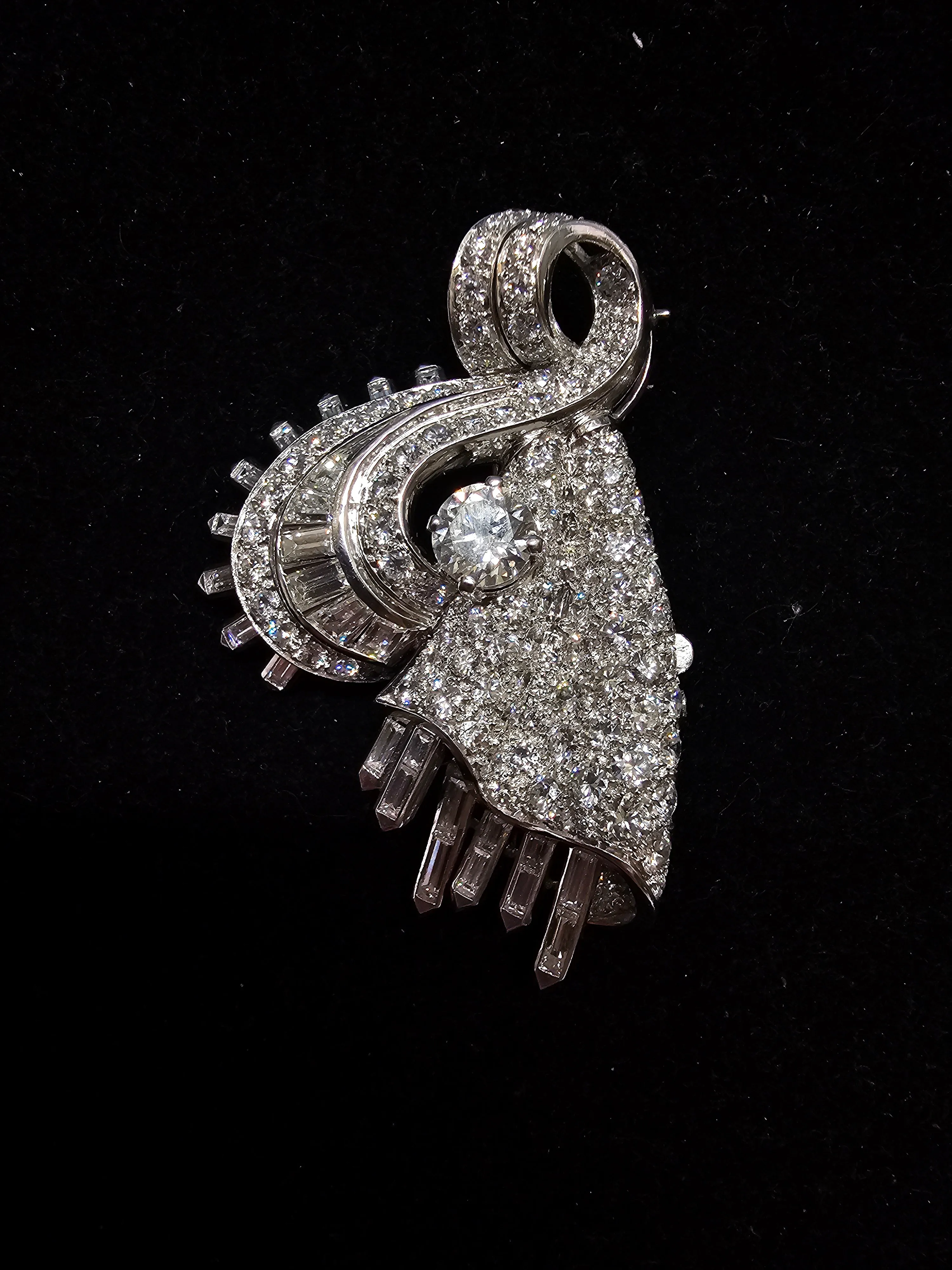 30 CT Diamonds 2 Brooch Pendant Ladies Unique Vintage 1930s - $300K APR w/ CoA!!