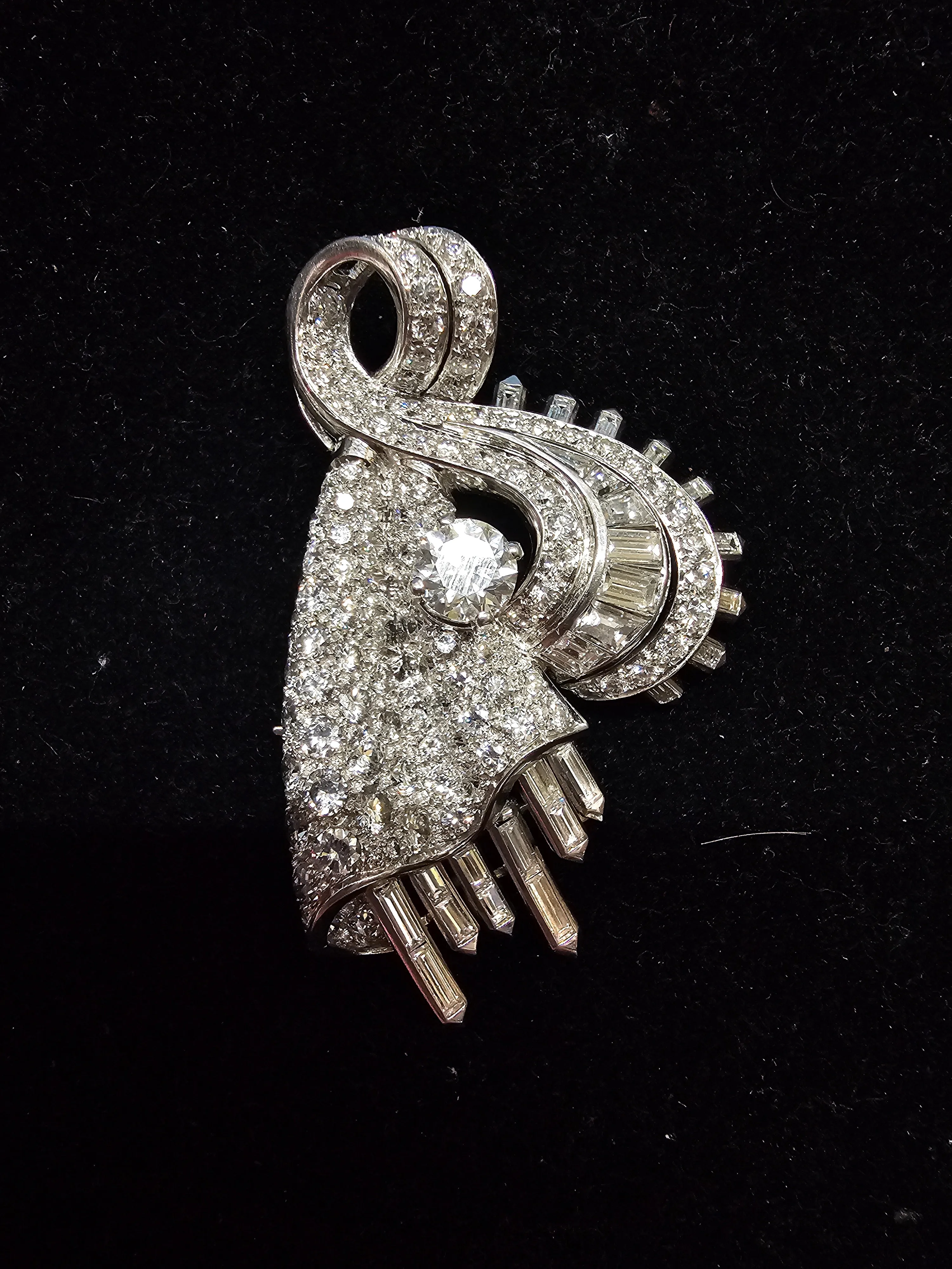 30 CT Diamonds 2 Brooch Pendant Ladies Unique Vintage 1930s - $300K APR w/ CoA!!
