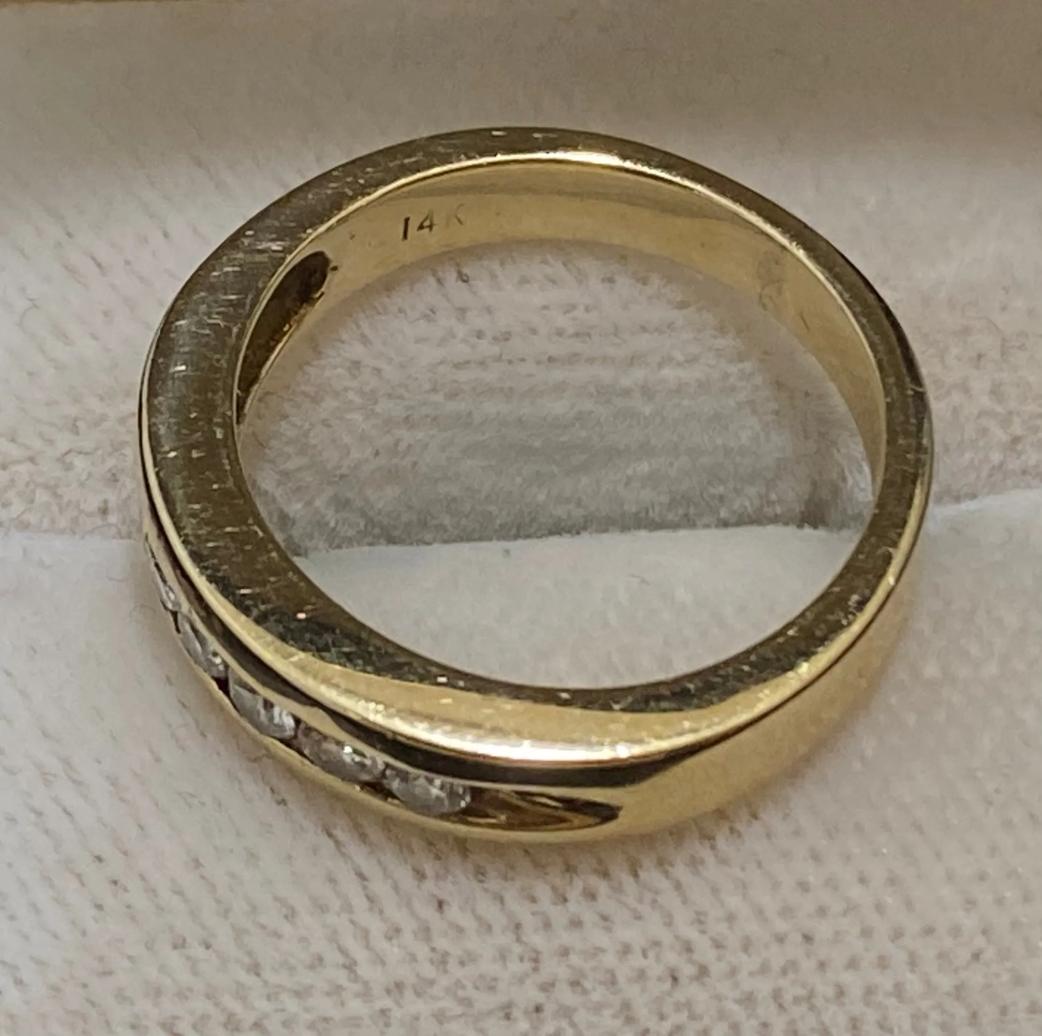 Amazing Solid Yellow Gold 5-Diamond Channel-Set Ring - $5K Appraisal Value w/CoA}