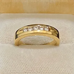 Amazing Solid Yellow Gold 5-Diamond Channel-Set Ring - $5K Appraisal Value w/CoA}