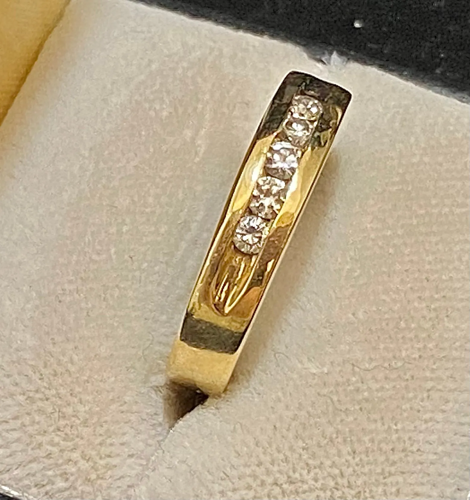 Amazing Solid Yellow Gold 5-Diamond Channel-Set Ring - $5K Appraisal Value w/CoA}