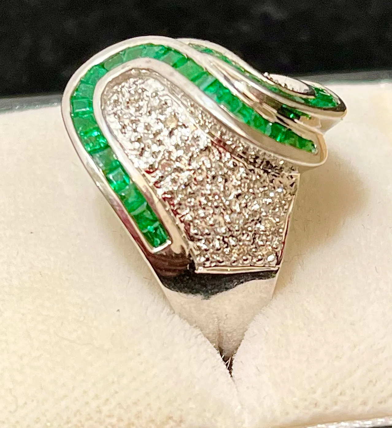 Amazing Unique Solid White Gold Emerald & Diamond Ring - $8K Appraisal Value w/CoA}