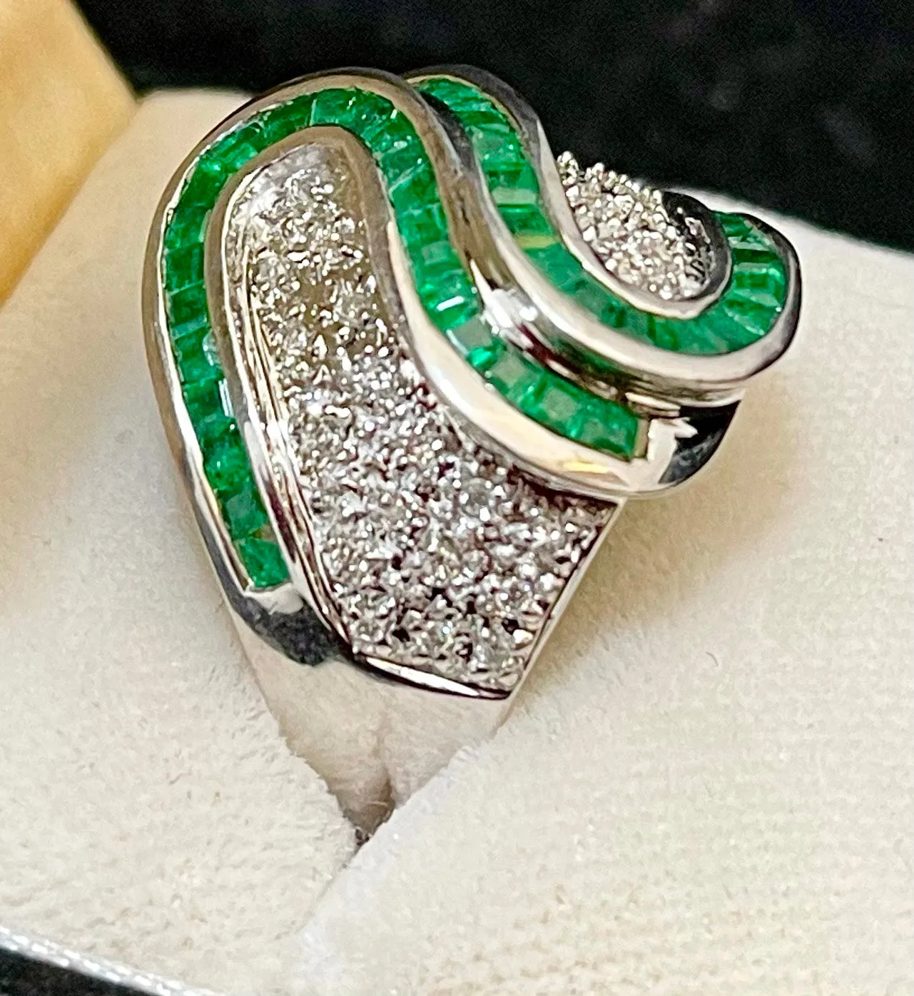 Amazing Unique Solid White Gold Emerald & Diamond Ring - $8K Appraisal Value w/CoA}