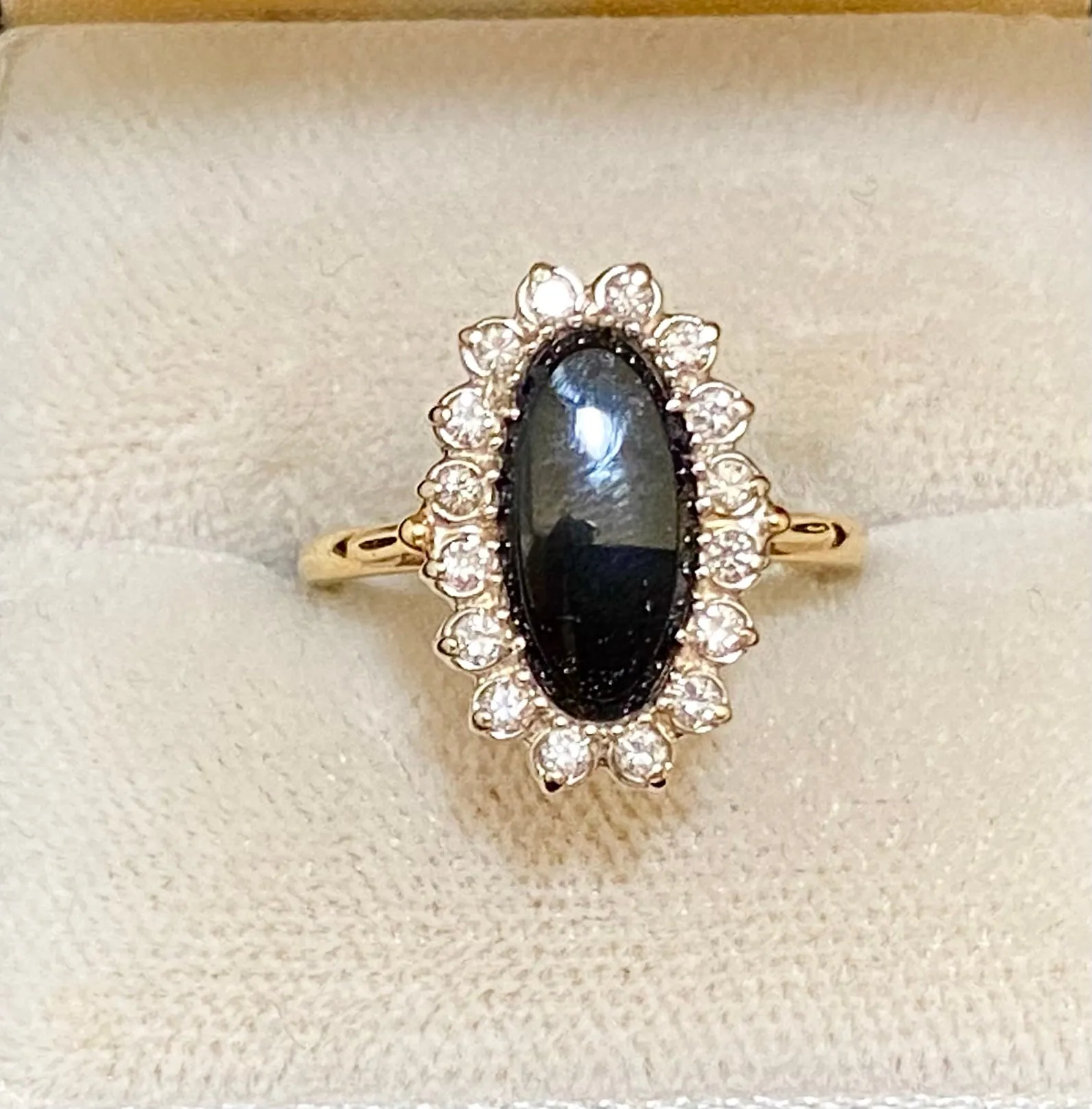 Beautiful Unique Solid Yellow Gold Onyx & Diamond Ring - $6K Appraisal Value w/CoA}