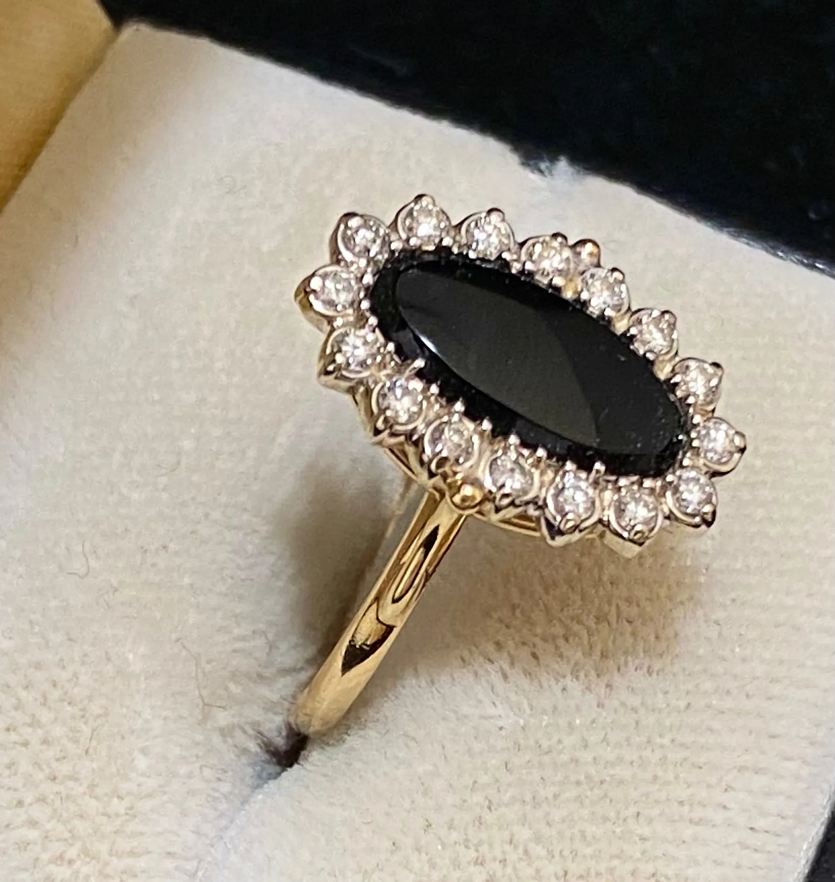 Beautiful Unique Solid Yellow Gold Onyx & Diamond Ring - $6K Appraisal Value w/CoA}