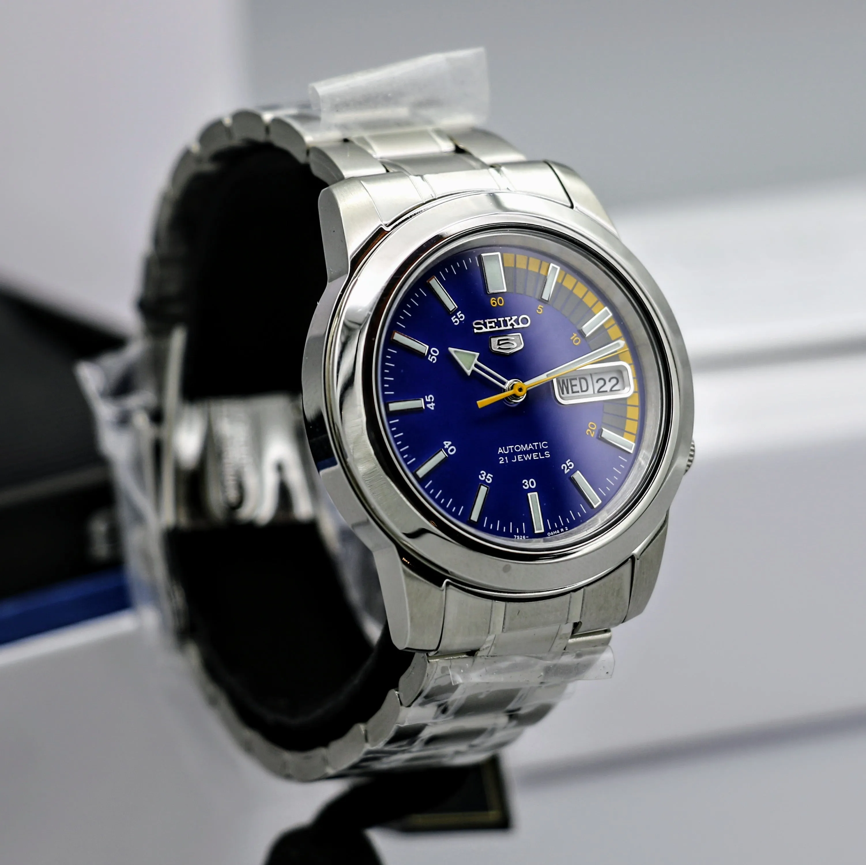 BRAND NEW! SEIKO 5 Automatic Wristwatch "Speed Racer" 21 Jewels Ref. SNKK27 Display Back Watch