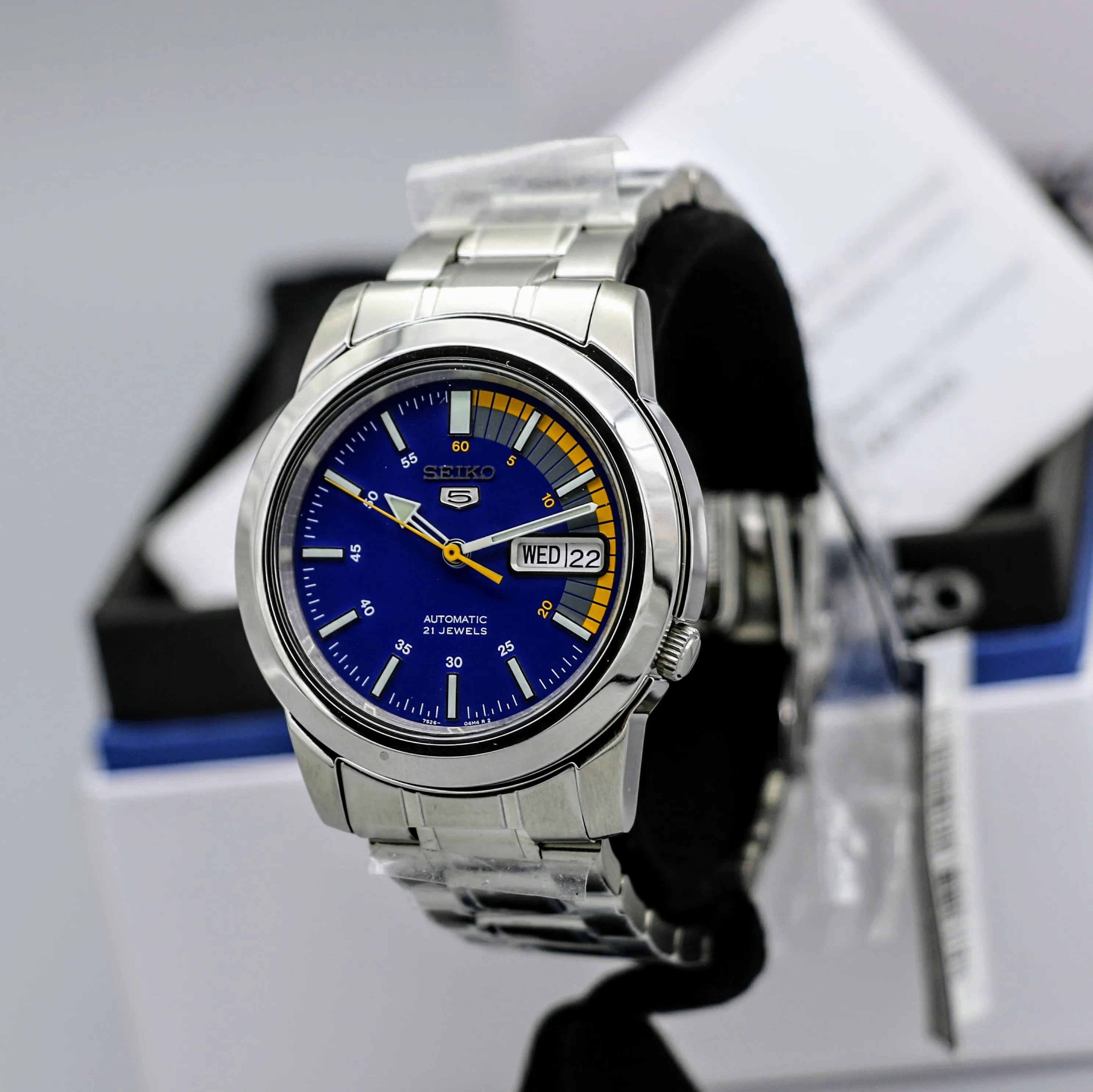 BRAND NEW! SEIKO 5 Automatic Wristwatch "Speed Racer" 21 Jewels Ref. SNKK27 Display Back Watch