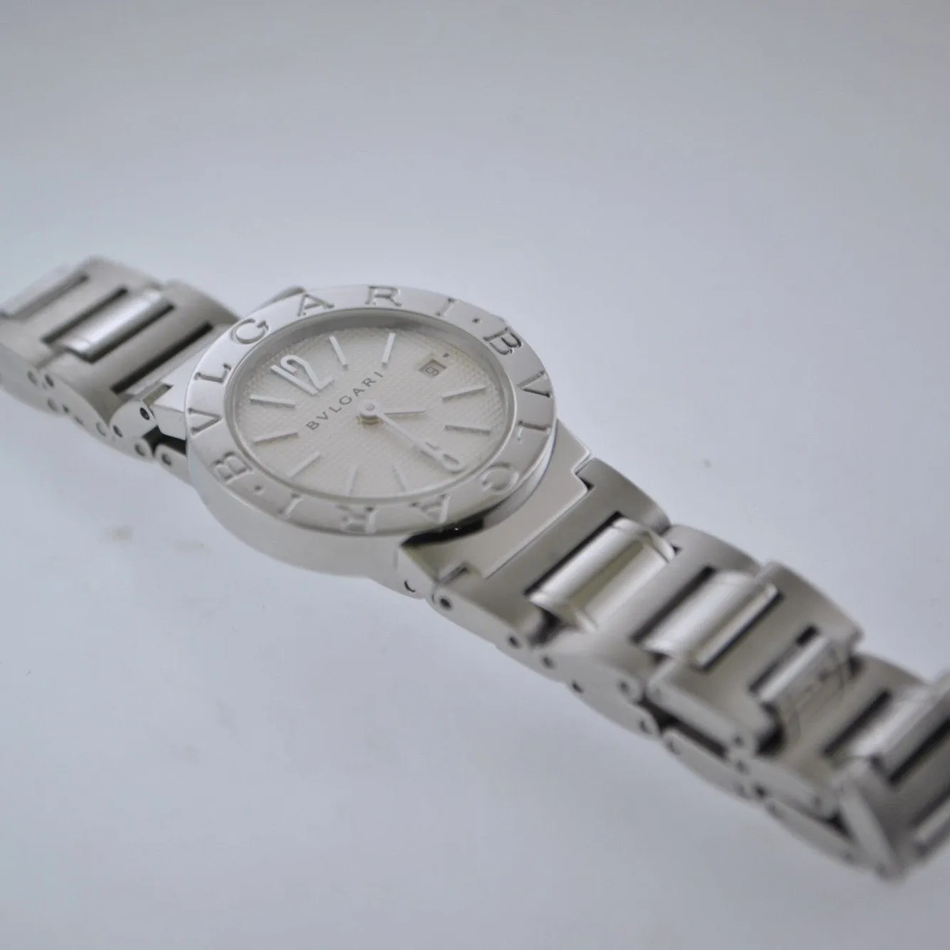 BVLGARI Diagono Women's SS w/ Silver Dial & Date Feature Watch - $8K APR w/ COA!
