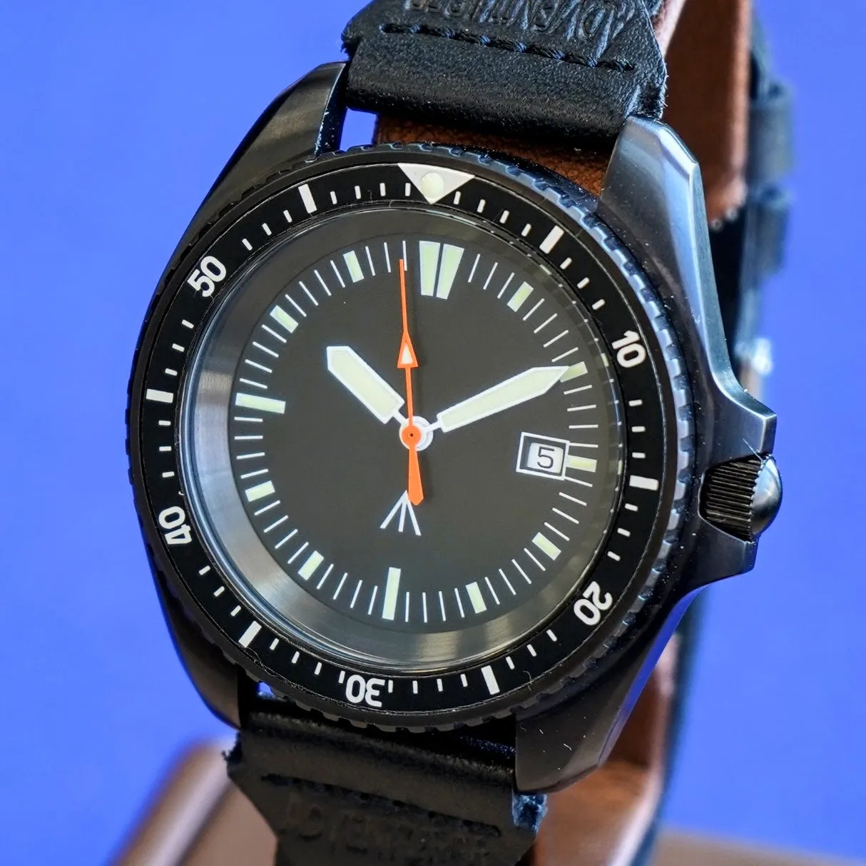 NOS! British Military Style Diver Watch Date Indicator Quartz Wristwatch Black Dial 42mm