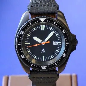 NOS! British Military Style Diver Watch Date Indicator Quartz Wristwatch Black Dial 42mm