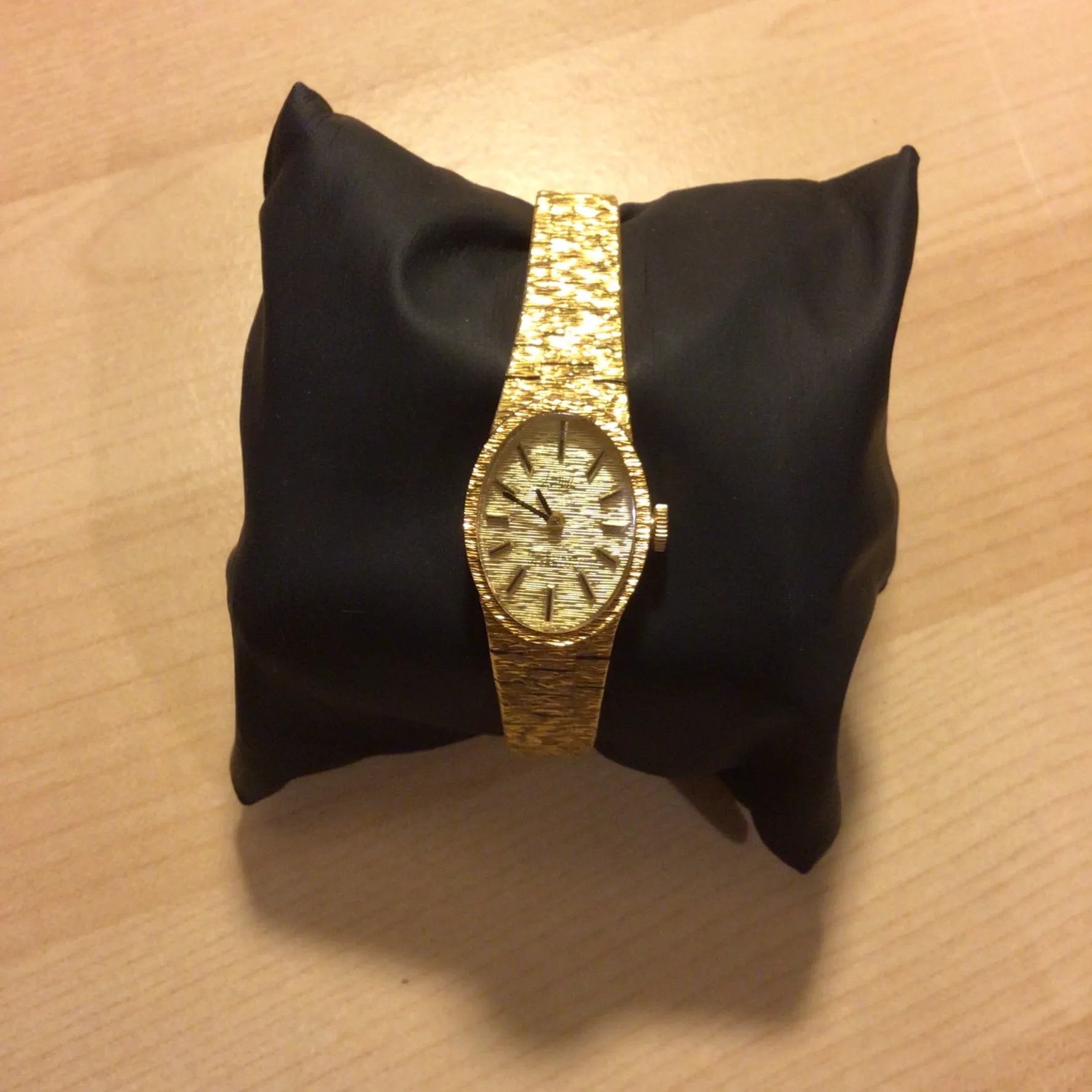 Vintage Limit International 17 Jewels Incabloc Gold Toned Watch (untested)